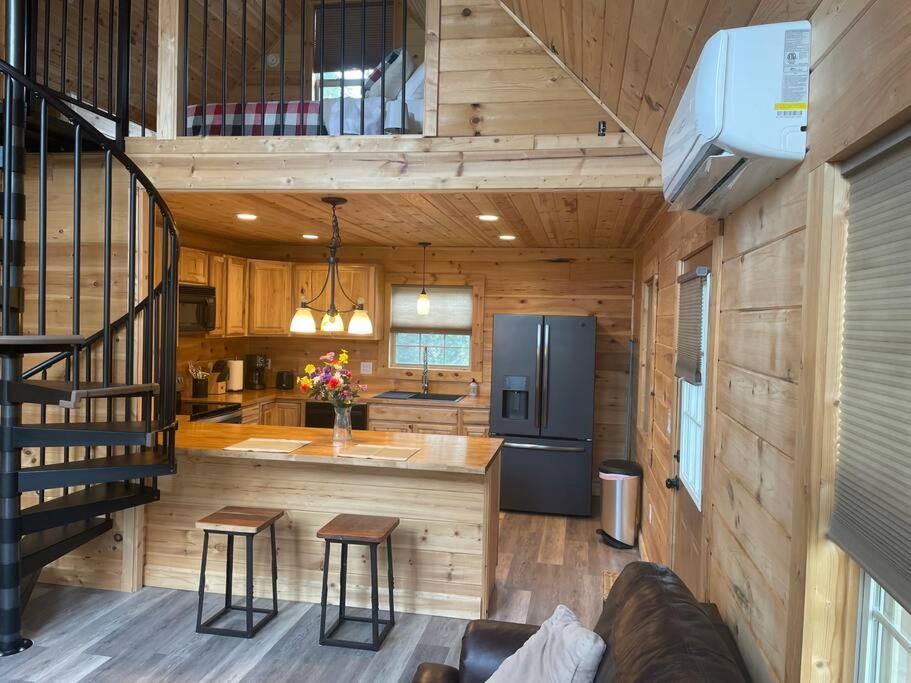 Cozy 1 Bedroom Cabin In The Heart Of Jonesborough Εξωτερικό φωτογραφία